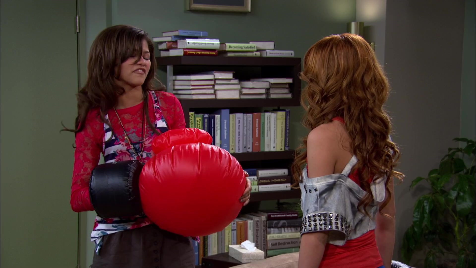 Shake_It_Up_S02E01_Shrink_It_Up_1080p_BTD_001994.jpg