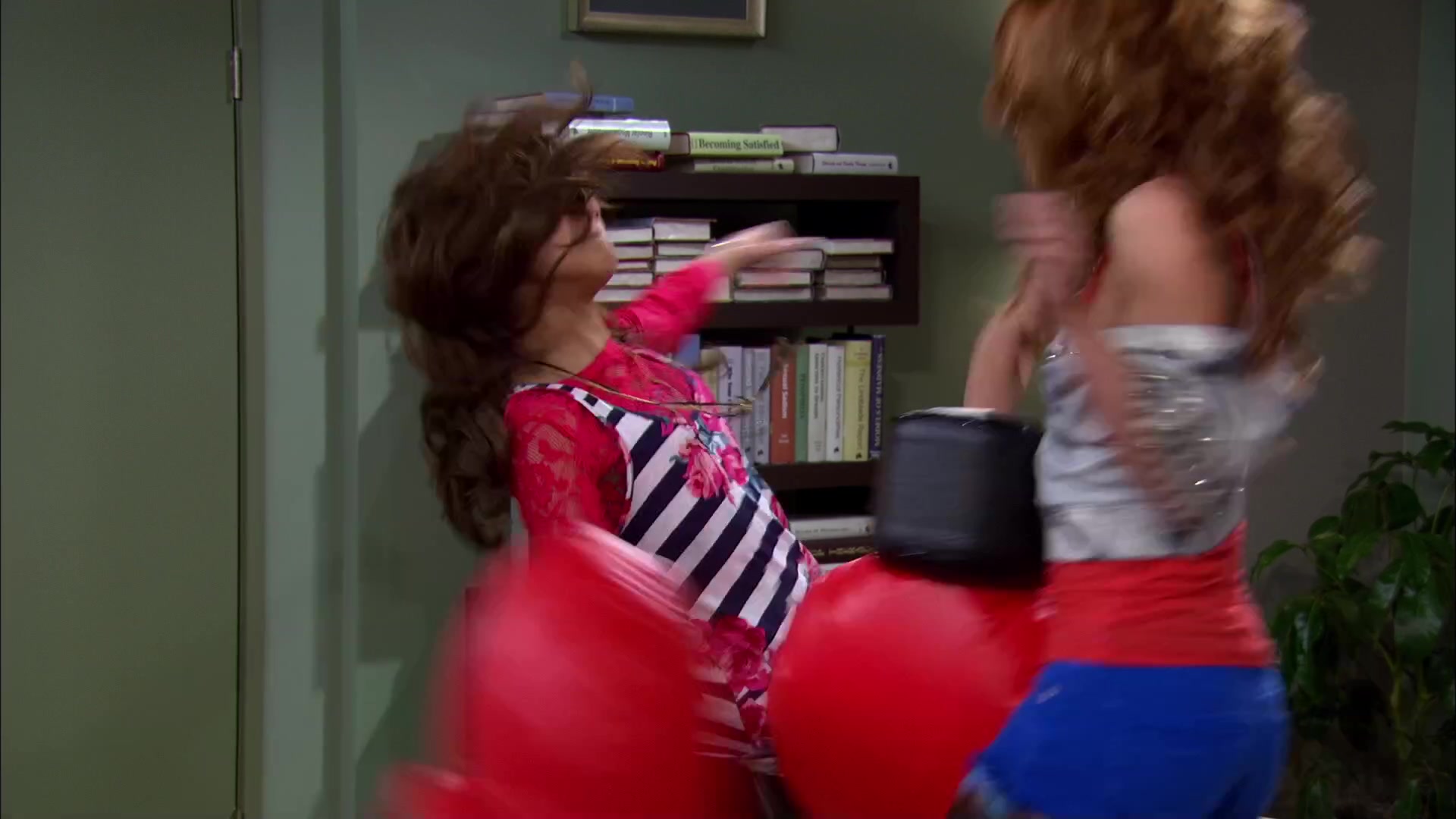 Shake_It_Up_S02E01_Shrink_It_Up_1080p_BTD_001997.jpg
