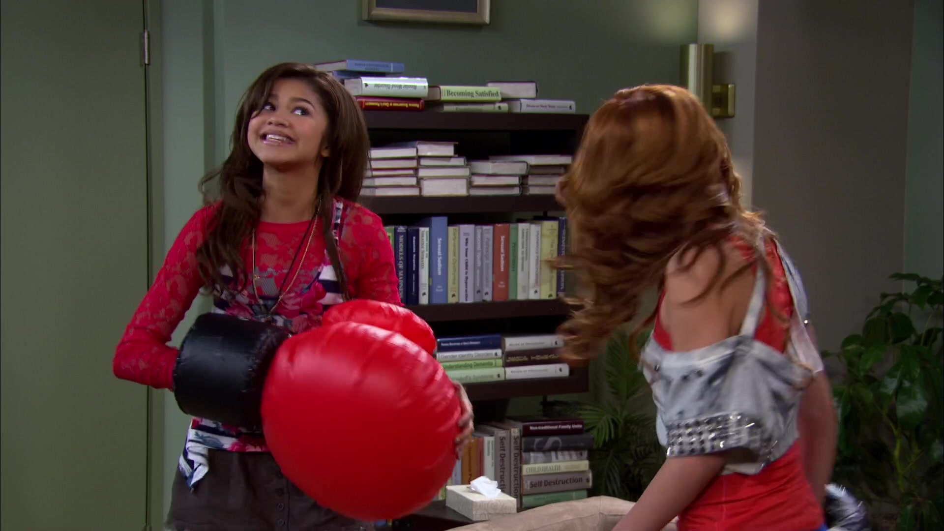Shake_It_Up_S02E01_Shrink_It_Up_1080p_BTD_002001.jpg Shake_It_Up_S02E01_Shrink_It_Up_1080p_BTD_002001.jpg