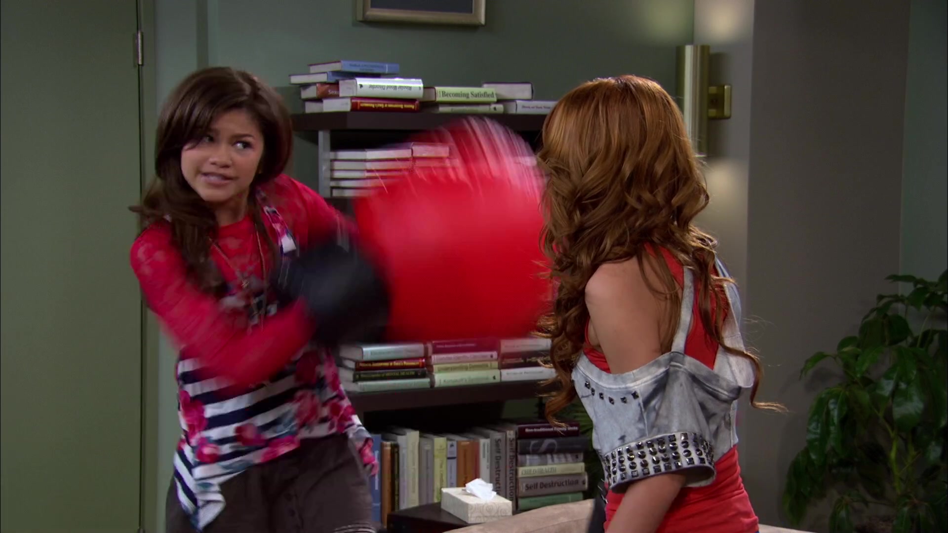 Shake_It_Up_S02E01_Shrink_It_Up_1080p_BTD_002007.jpg Shake_It_Up_S02E01_Shrink_It_Up_1080p_BTD_002007.jpg