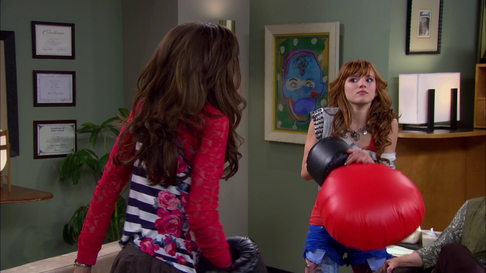 Shake_It_Up_S02E01_Shrink_It_Up_1080p_BTD_002010.jpg Shake_It_Up_S02E01_Shrink_It_Up_1080p_BTD_002010.jpg