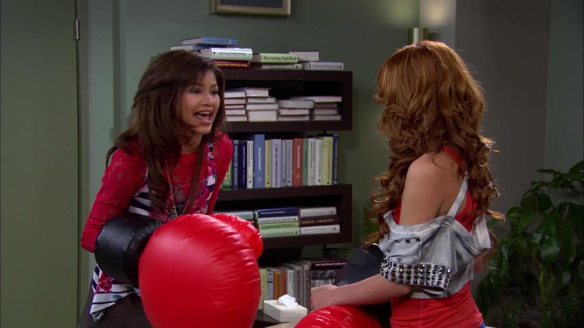 Shake_It_Up_S02E01_Shrink_It_Up_1080p_BTD_002016.jpg Shake_It_Up_S02E01_Shrink_It_Up_1080p_BTD_002016.jpg