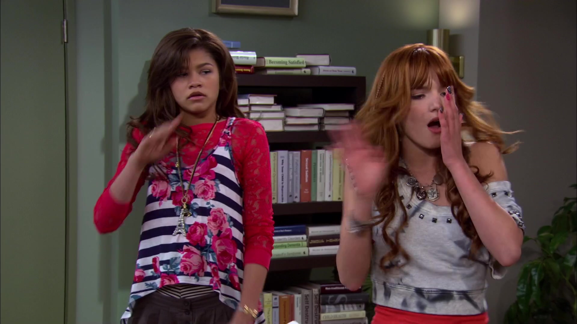 Shake_It_Up_S02E01_Shrink_It_Up_1080p_BTD_002056.jpg