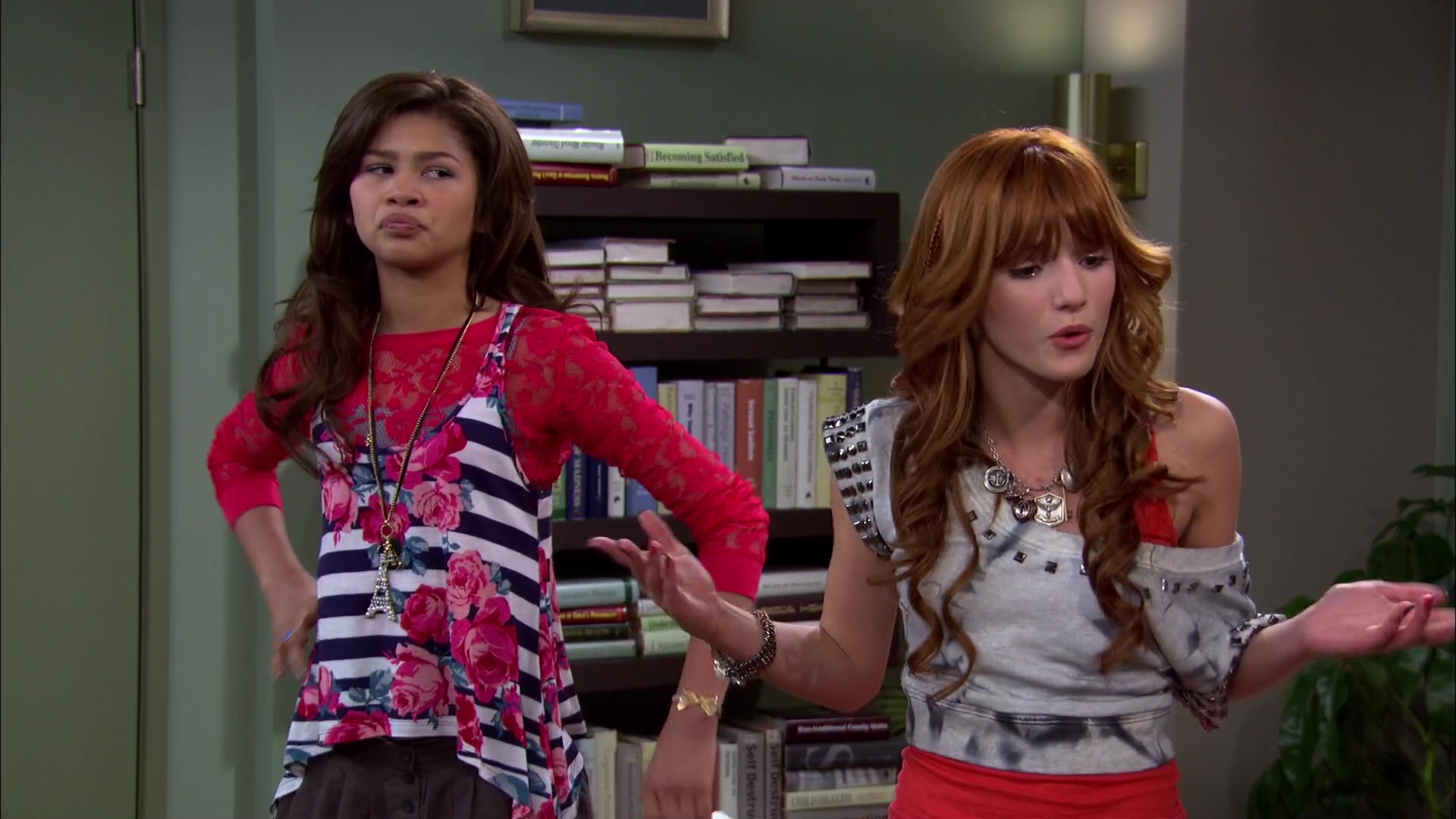 Shake_It_Up_S02E01_Shrink_It_Up_1080p_BTD_002062.jpg