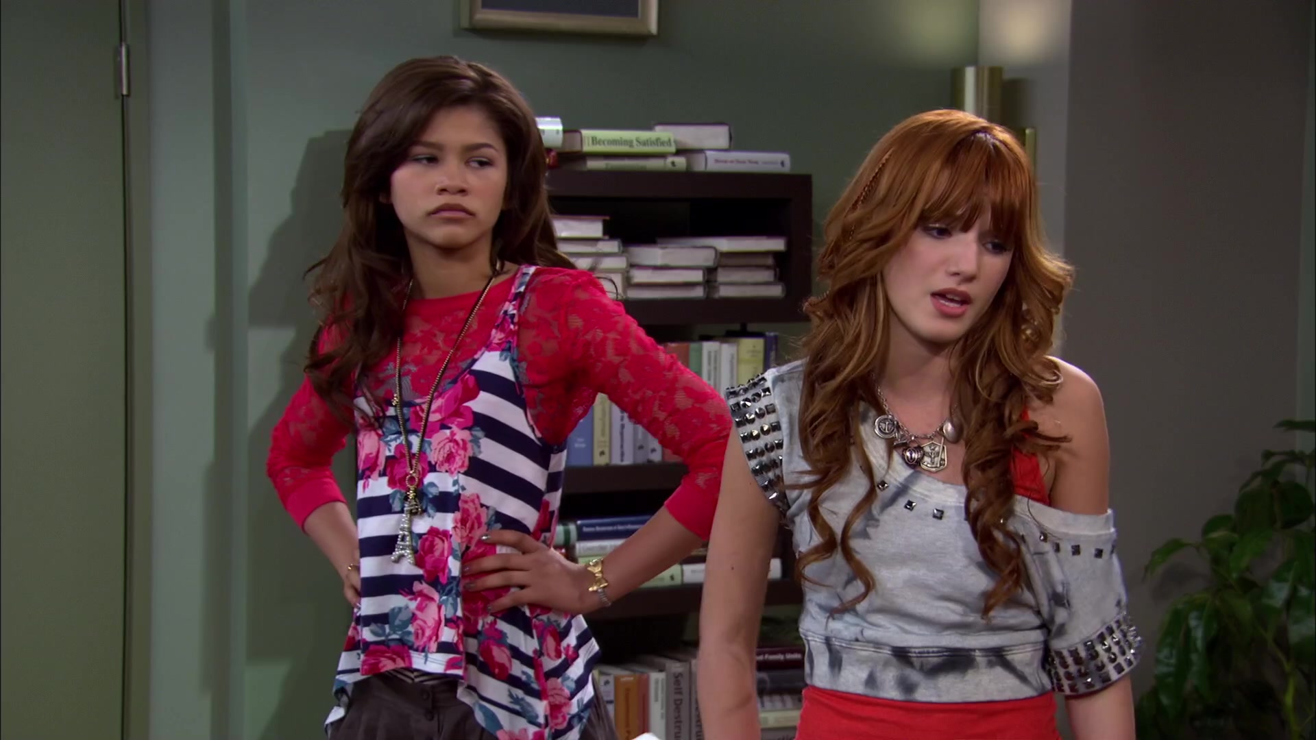 Shake_It_Up_S02E01_Shrink_It_Up_1080p_BTD_002064.jpg