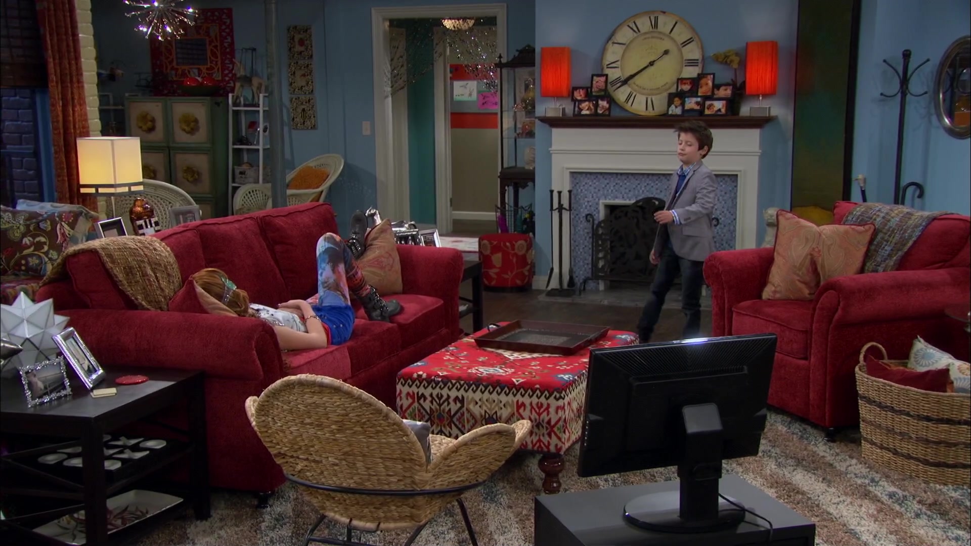Shake_It_Up_S02E01_Shrink_It_Up_1080p_BTD_002112.jpg