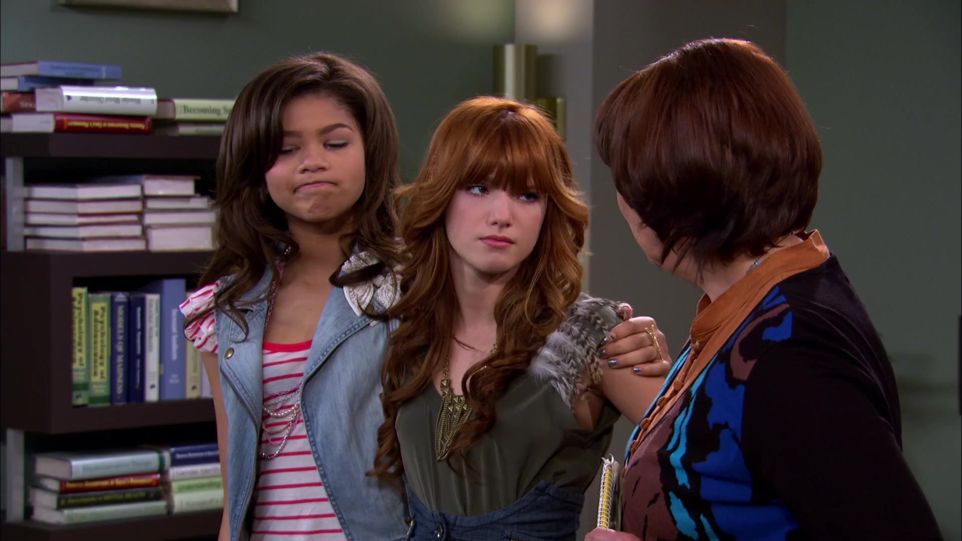 Shake_It_Up_S02E01_Shrink_It_Up_1080p_BTD_002826.jpg