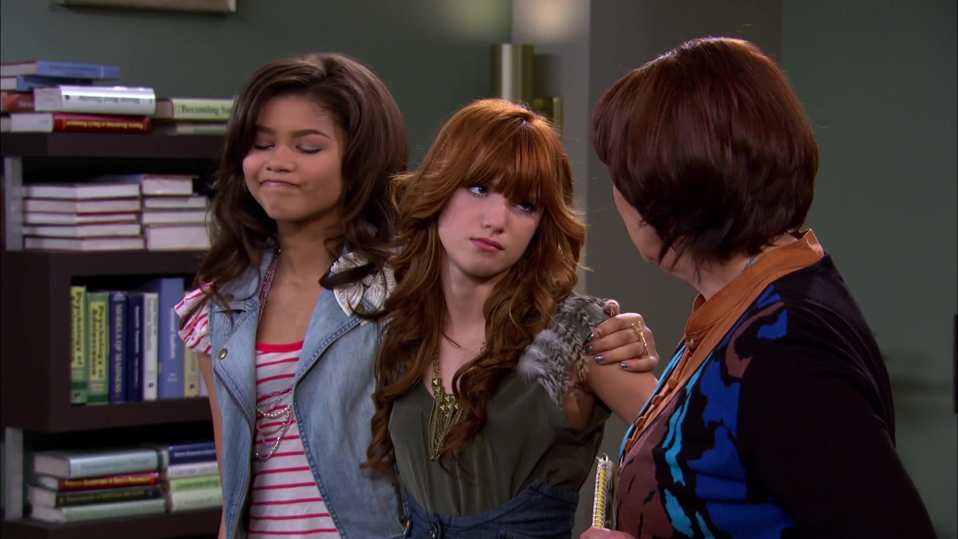 Shake_It_Up_S02E01_Shrink_It_Up_1080p_BTD_002827.jpg Shake_It_Up_S02E01_Shrink_It_Up_1080p_BTD_002827.jpg