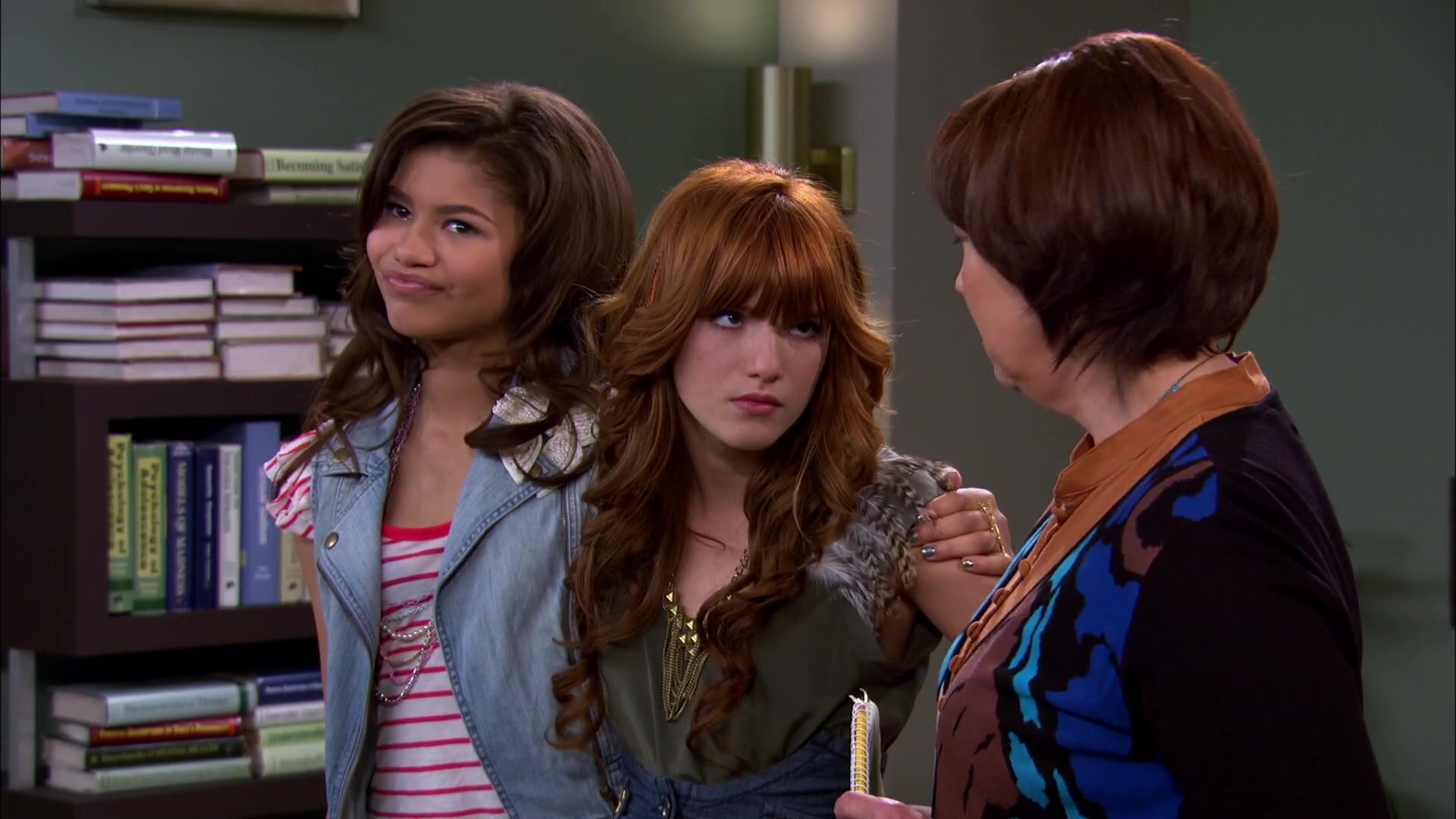 Shake_It_Up_S02E01_Shrink_It_Up_1080p_BTD_002833.jpg Shake_It_Up_S02E01_Shrink_It_Up_1080p_BTD_002833.jpg