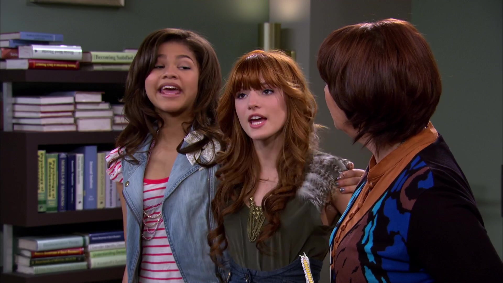 Shake_It_Up_S02E01_Shrink_It_Up_1080p_BTD_002841.jpg Shake_It_Up_S02E01_Shrink_It_Up_1080p_BTD_002841.jpg