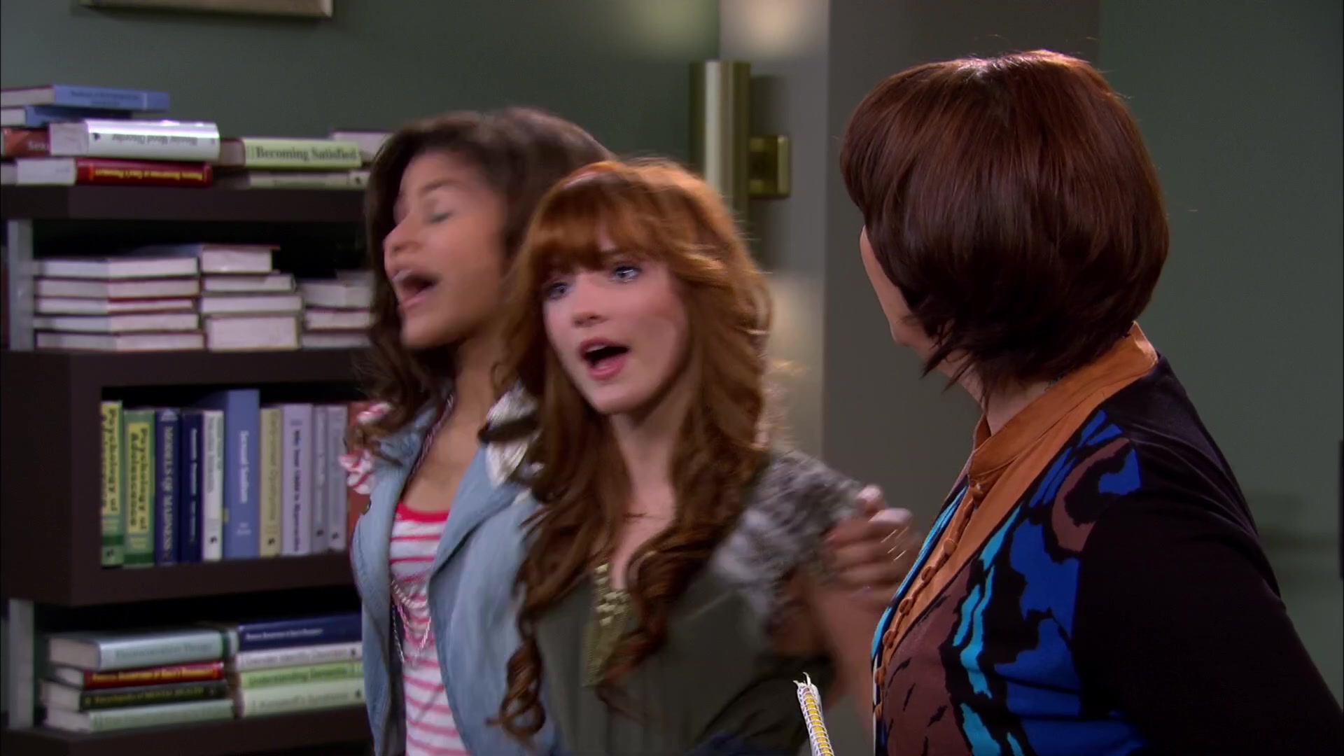 Shake_It_Up_S02E01_Shrink_It_Up_1080p_BTD_002842.jpg Shake_It_Up_S02E01_Shrink_It_Up_1080p_BTD_002842.jpg
