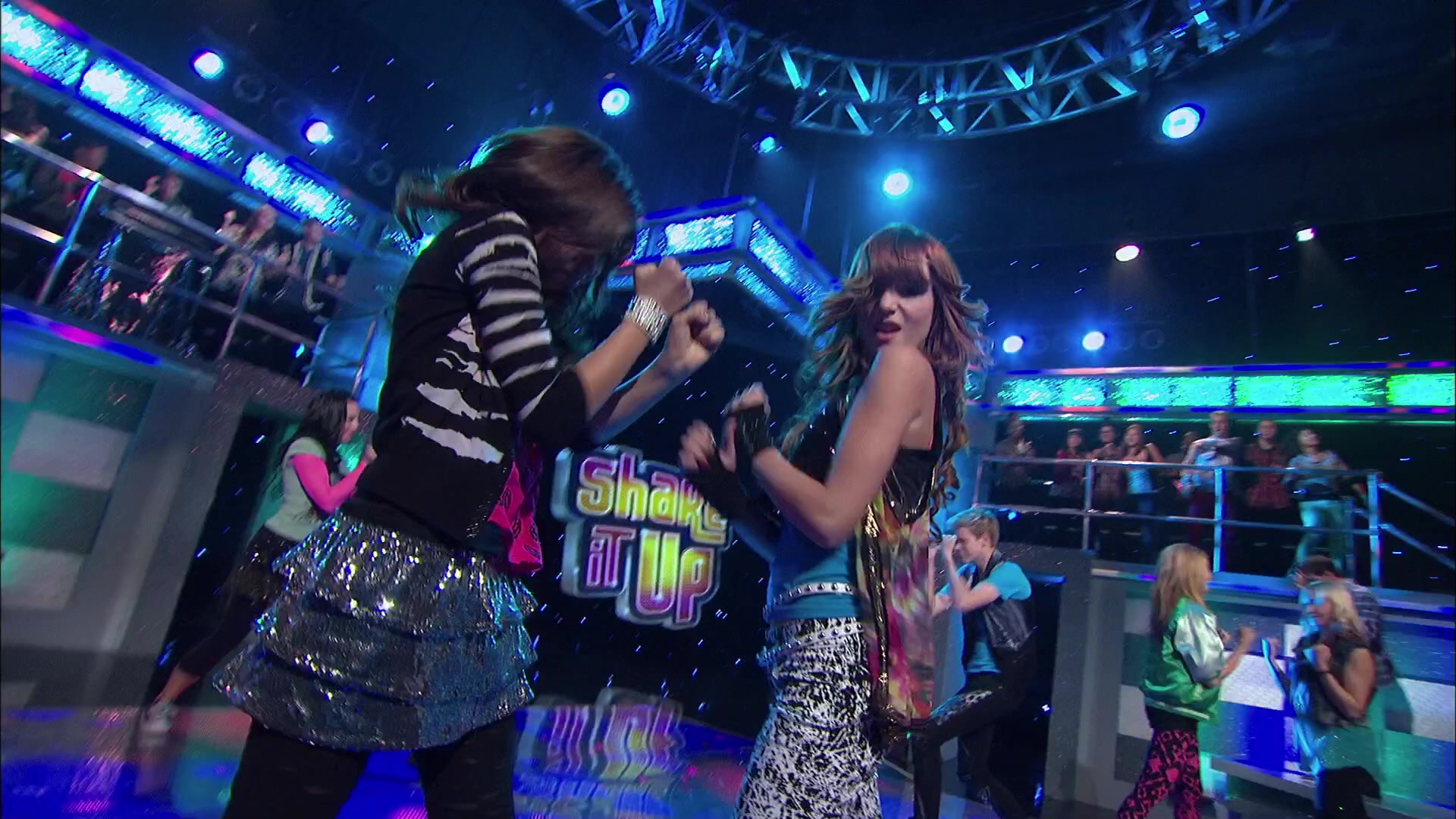 Shake_It_Up_S02E01_Shrink_It_Up_1080p_BTD_002872.jpg