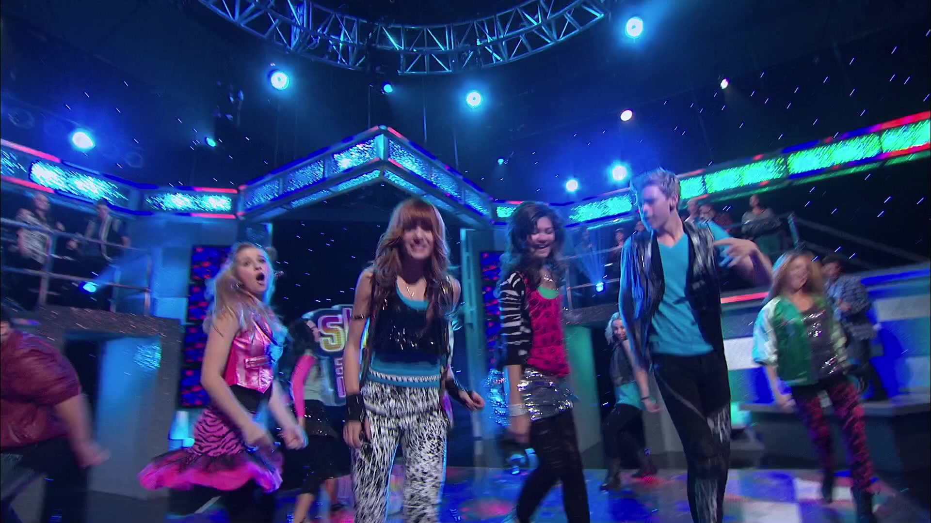 Shake_It_Up_S02E01_Shrink_It_Up_1080p_BTD_002896.jpg