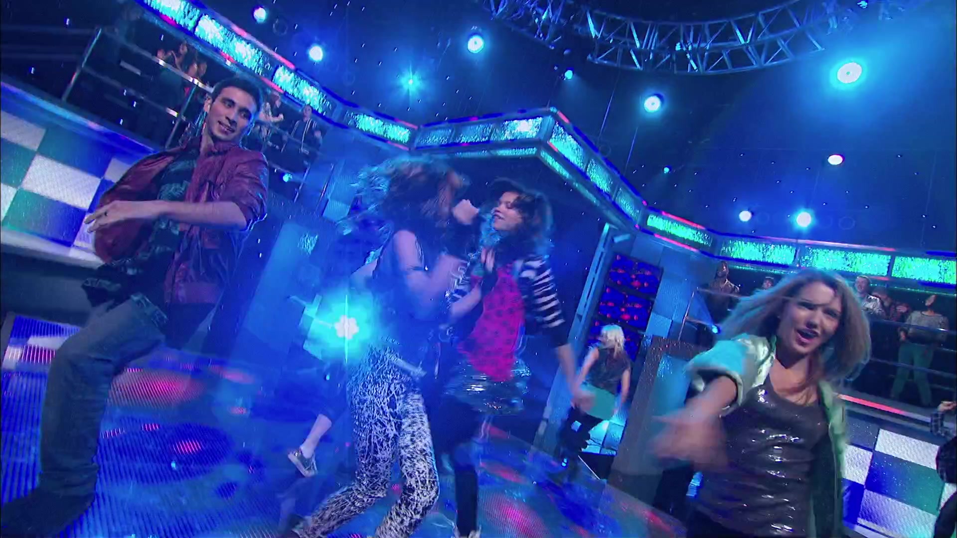 Shake_It_Up_S02E01_Shrink_It_Up_1080p_BTD_002930.jpg