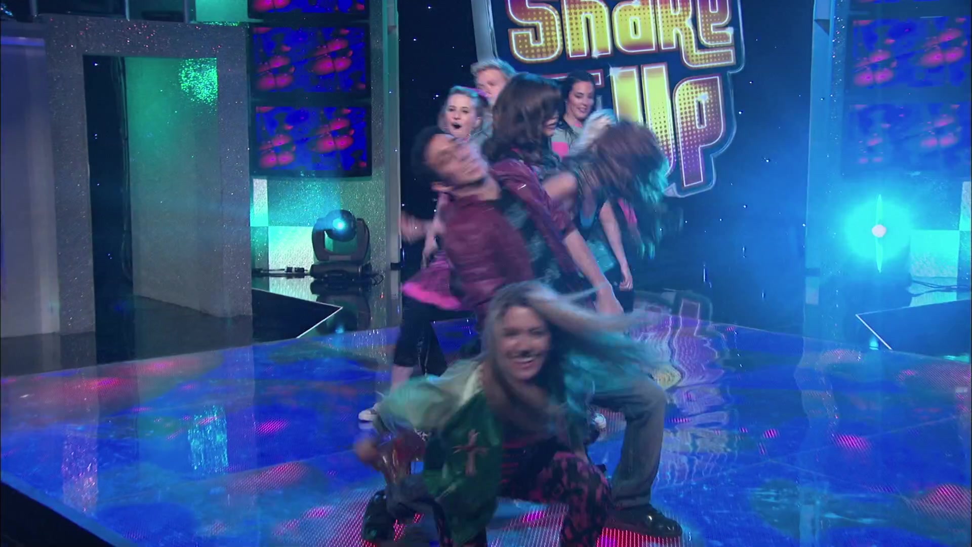 Shake_It_Up_S02E01_Shrink_It_Up_1080p_BTD_002940.jpg