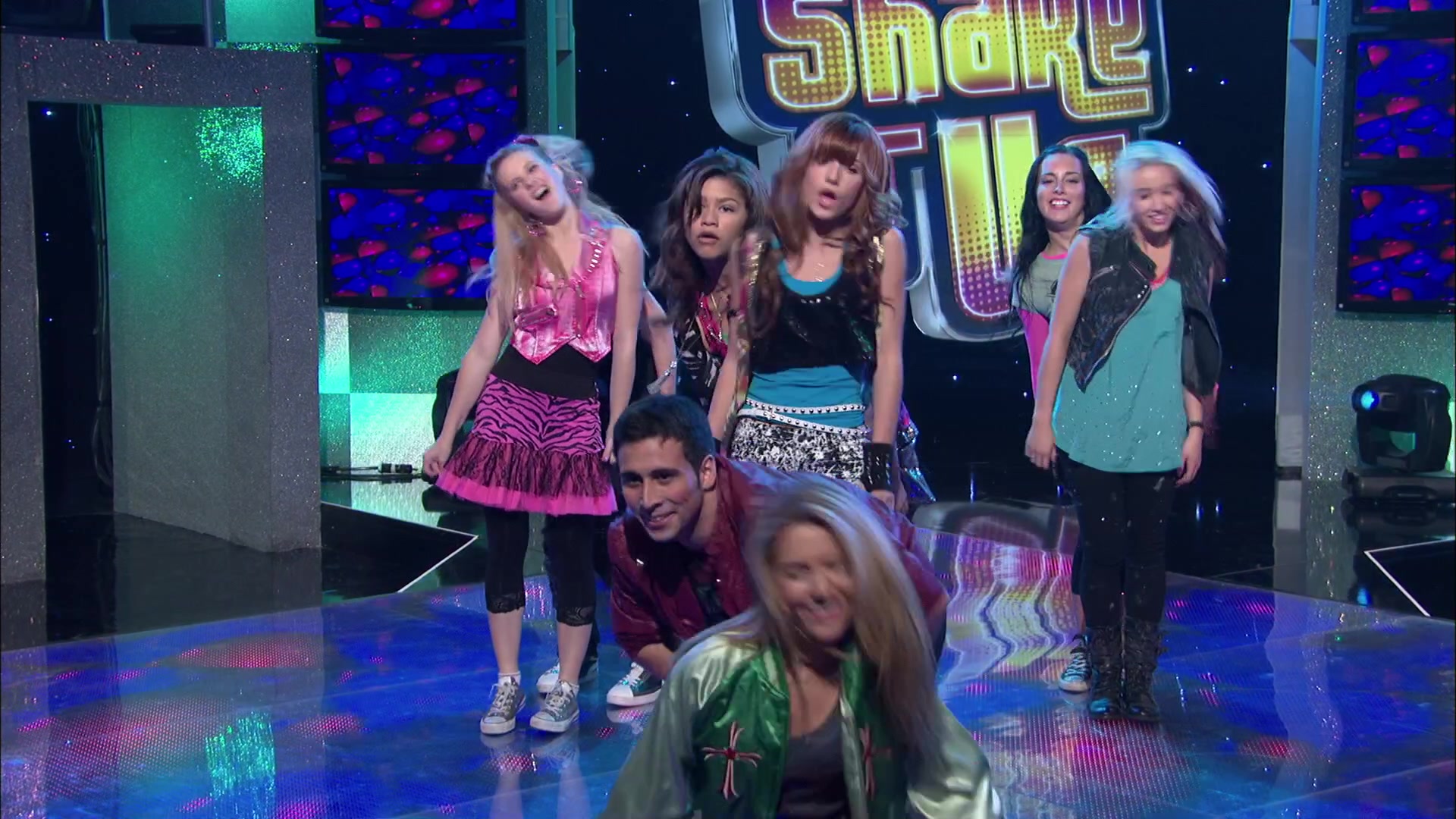 Shake_It_Up_S02E01_Shrink_It_Up_1080p_BTD_002944.jpg Shake_It_Up_S02E01_Shrink_It_Up_1080p_BTD_002944.jpg
