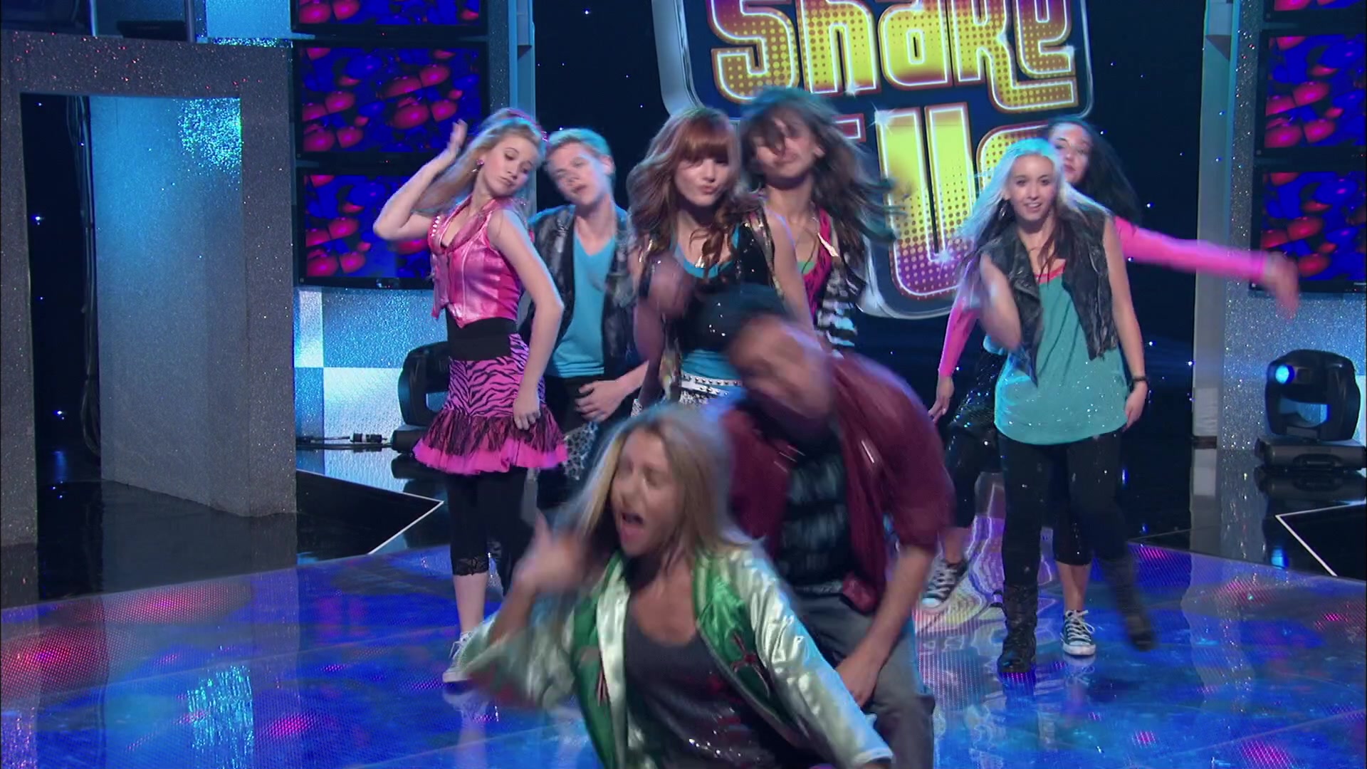 Shake_It_Up_S02E01_Shrink_It_Up_1080p_BTD_002946.jpg Shake_It_Up_S02E01_Shrink_It_Up_1080p_BTD_002946.jpg