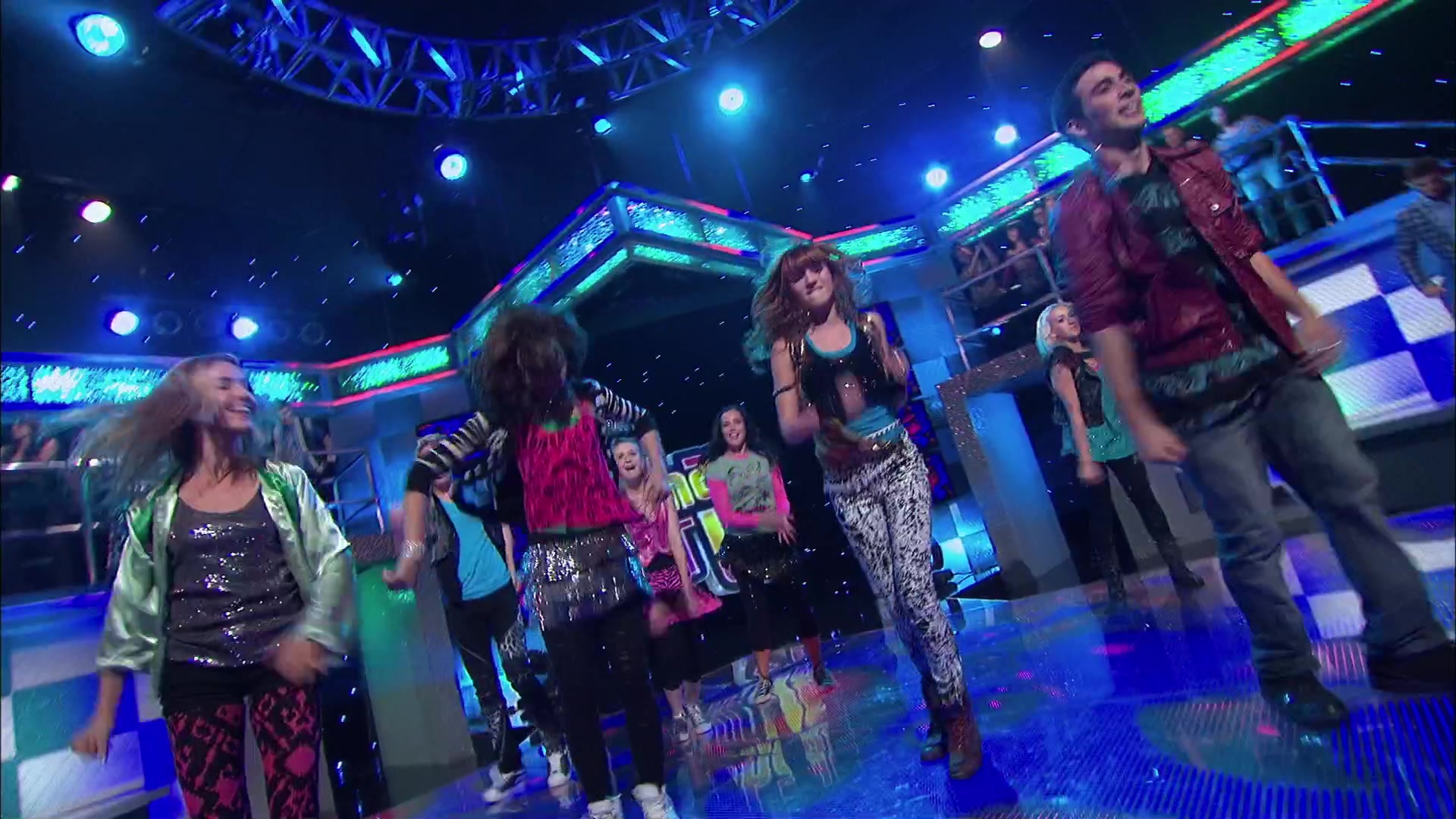 Shake_It_Up_S02E01_Shrink_It_Up_1080p_BTD_002954.jpg Shake_It_Up_S02E01_Shrink_It_Up_1080p_BTD_002954.jpg