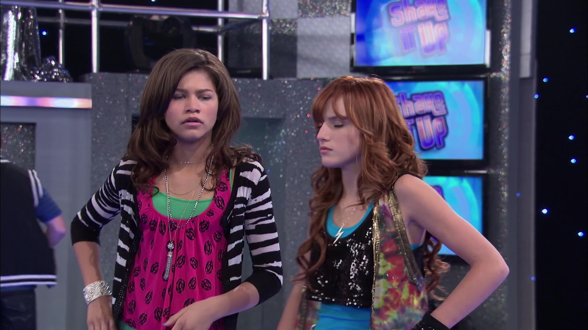 Shake_It_Up_S02E01_Shrink_It_Up_1080p_BTD_003034.jpg