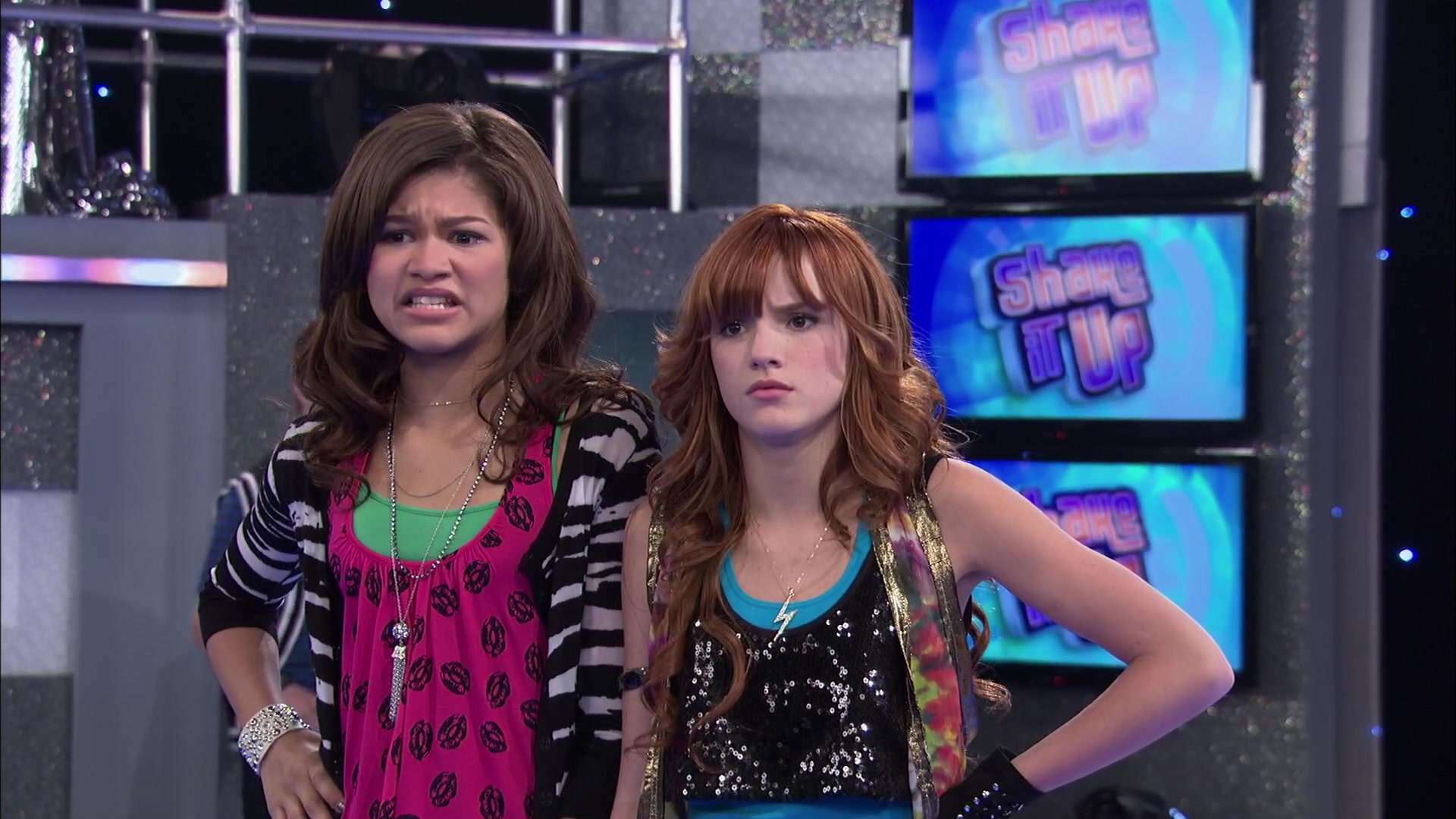 Shake_It_Up_S02E01_Shrink_It_Up_1080p_BTD_003040.jpg Shake_It_Up_S02E01_Shrink_It_Up_1080p_BTD_003040.jpg