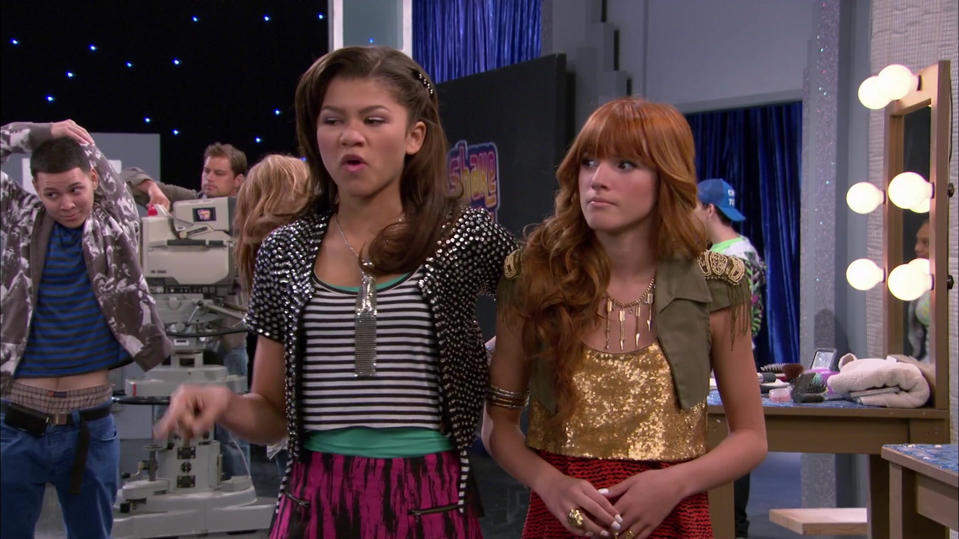 Shake_It_Up_S02E02_Three_s_a_Crowd_It_Up_1080p_BTD_000084.jpg