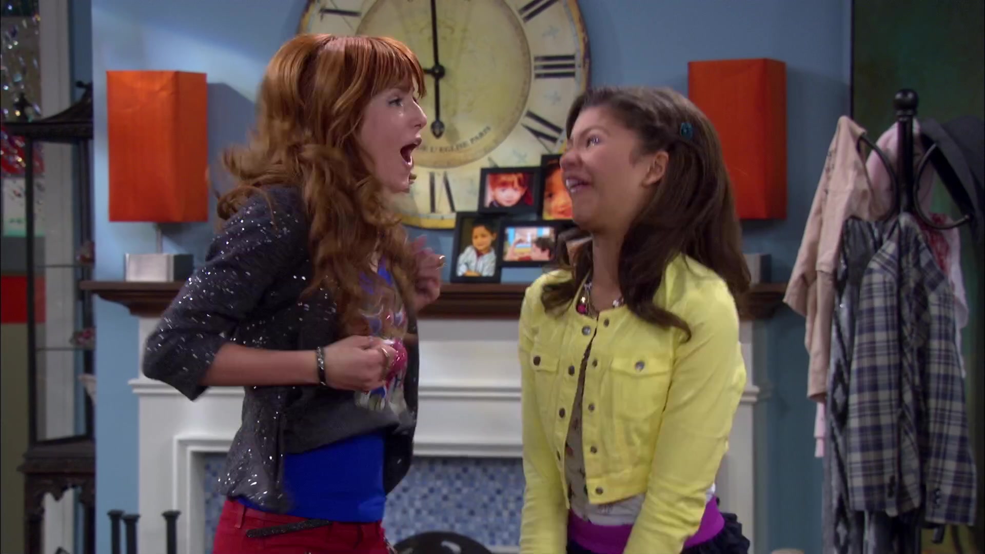 Shake_It_Up_S02E02_Three_s_a_Crowd_It_Up_1080p_BTD_001166.jpg
