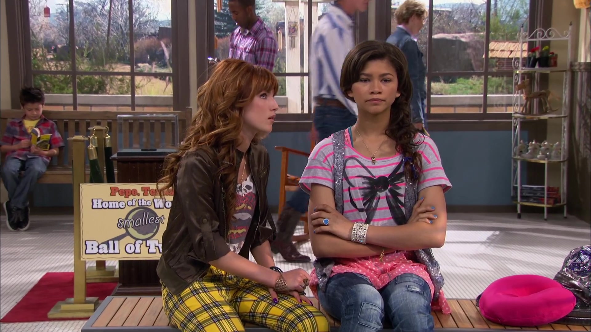 Shake_It_Up_S02E03_Shake_It_Up2C_Up_and_Away_1080p_BTD_002774.jpg Shake_It_Up_S02E03_Shake_It_Up2C_Up_and_Away_1080p_BTD_002774.jpg