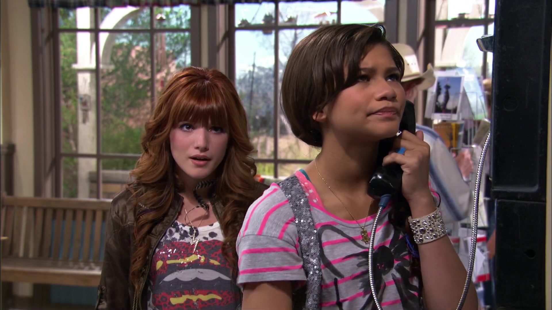 Shake_It_Up_S02E03_Shake_It_Up2C_Up_and_Away_1080p_BTD_002897.jpg Shake_It_Up_S02E03_Shake_It_Up2C_Up_and_Away_1080p_BTD_002897.jpg