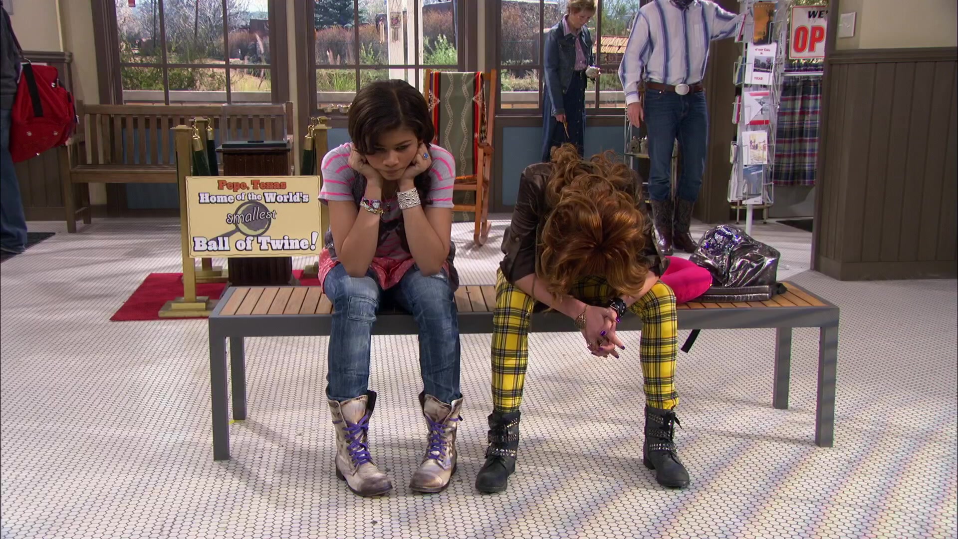 Shake_It_Up_S02E03_Shake_It_Up2C_Up_and_Away_1080p_BTD_002992.jpg Shake_It_Up_S02E03_Shake_It_Up2C_Up_and_Away_1080p_BTD_002992.jpg