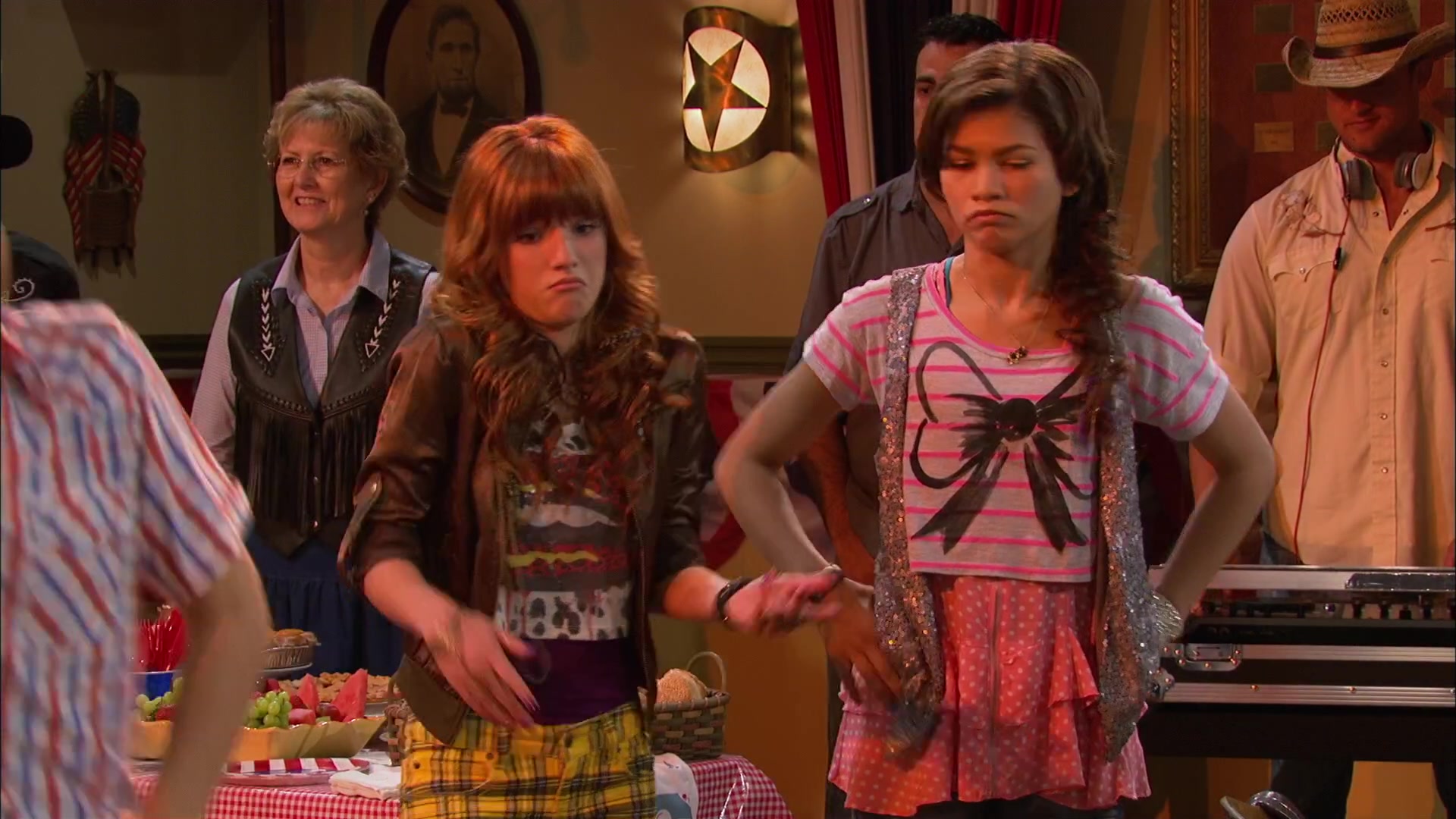 Shake_It_Up_S02E03_Shake_It_Up2C_Up_and_Away_1080p_BTD_004393.jpg Shake_It_Up_S02E03_Shake_It_Up2C_Up_and_Away_1080p_BTD_004393.jpg