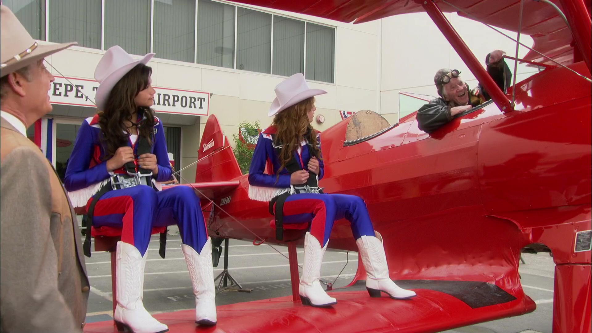 Shake_It_Up_S02E03_Shake_It_Up2C_Up_and_Away_1080p_BTD_005619.jpg