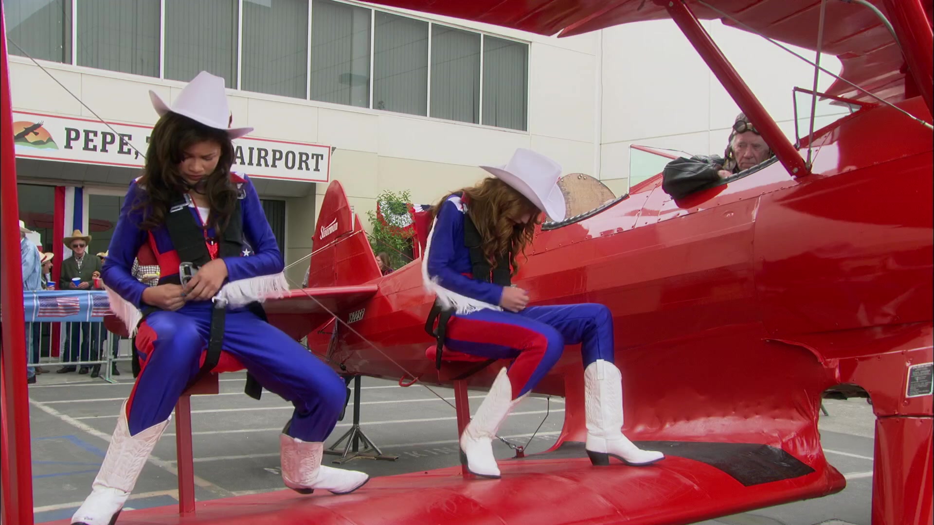 Shake_It_Up_S02E03_Shake_It_Up2C_Up_and_Away_1080p_BTD_005747.jpg