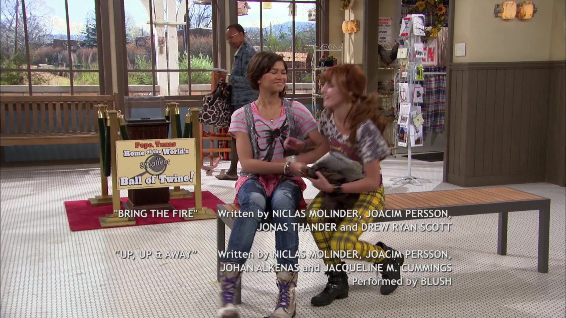 Shake_It_Up_S02E03_Shake_It_Up2C_Up_and_Away_1080p_BTD_006640.jpg Shake_It_Up_S02E03_Shake_It_Up2C_Up_and_Away_1080p_BTD_006640.jpg