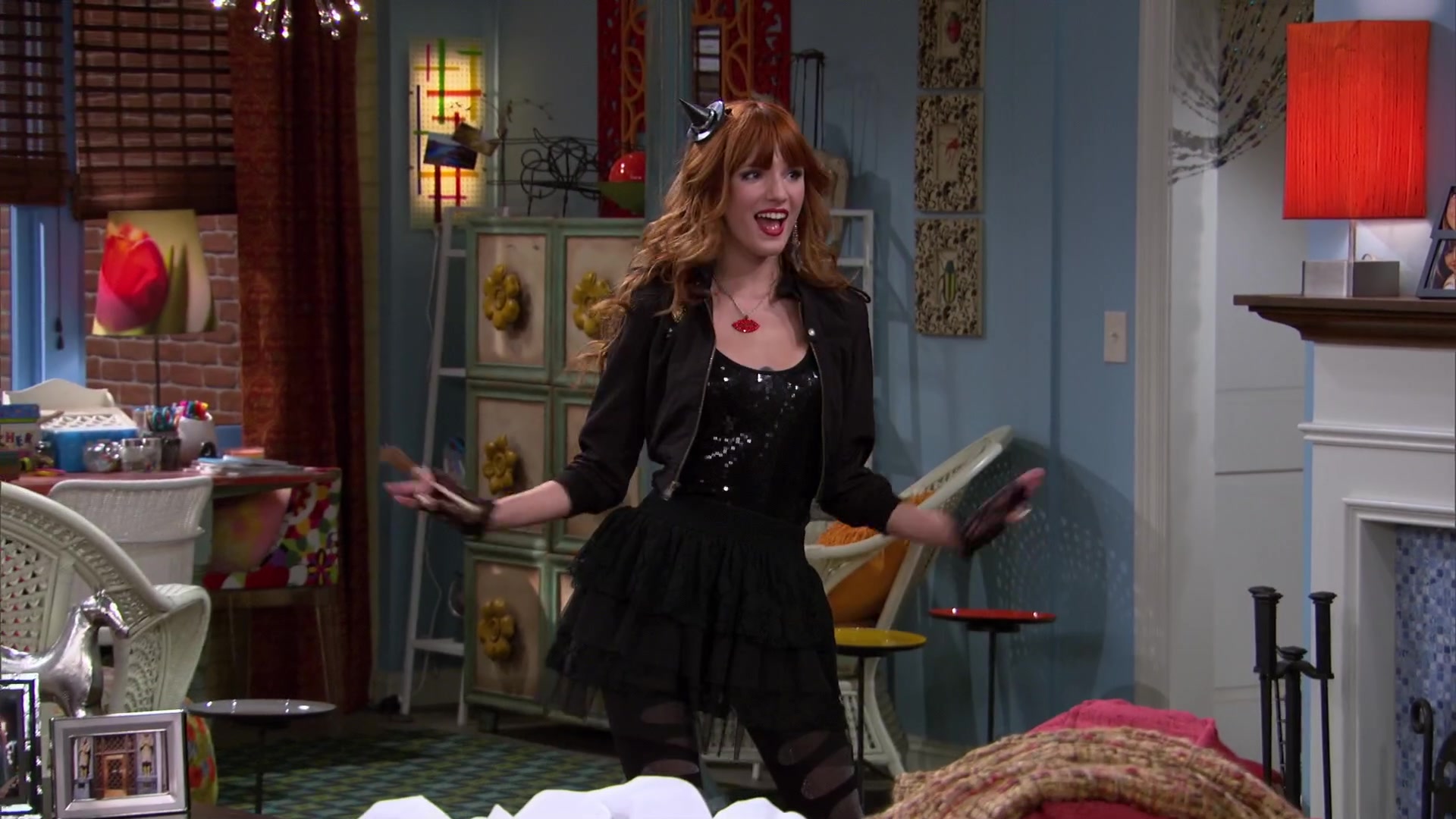 Shake_It_Up_S02E04_Beam_It_Up_1080p_BTD_000056.jpg