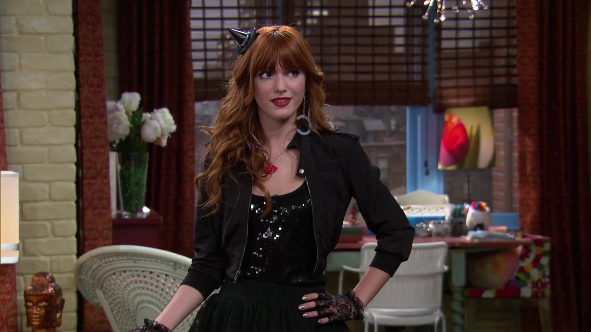 Shake_It_Up_S02E04_Beam_It_Up_1080p_BTD_000071.jpg