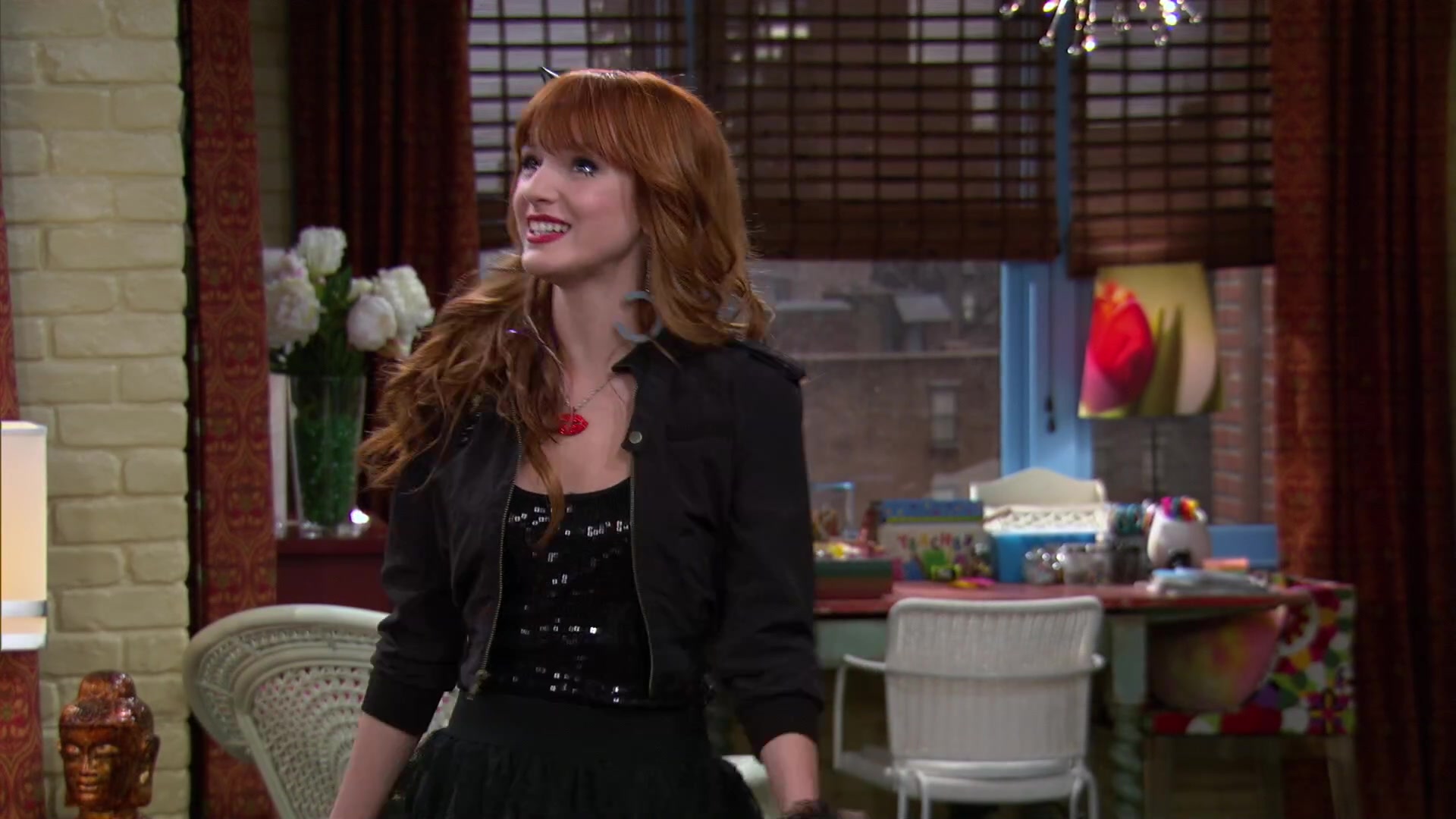 Shake_It_Up_S02E04_Beam_It_Up_1080p_BTD_000080.jpg