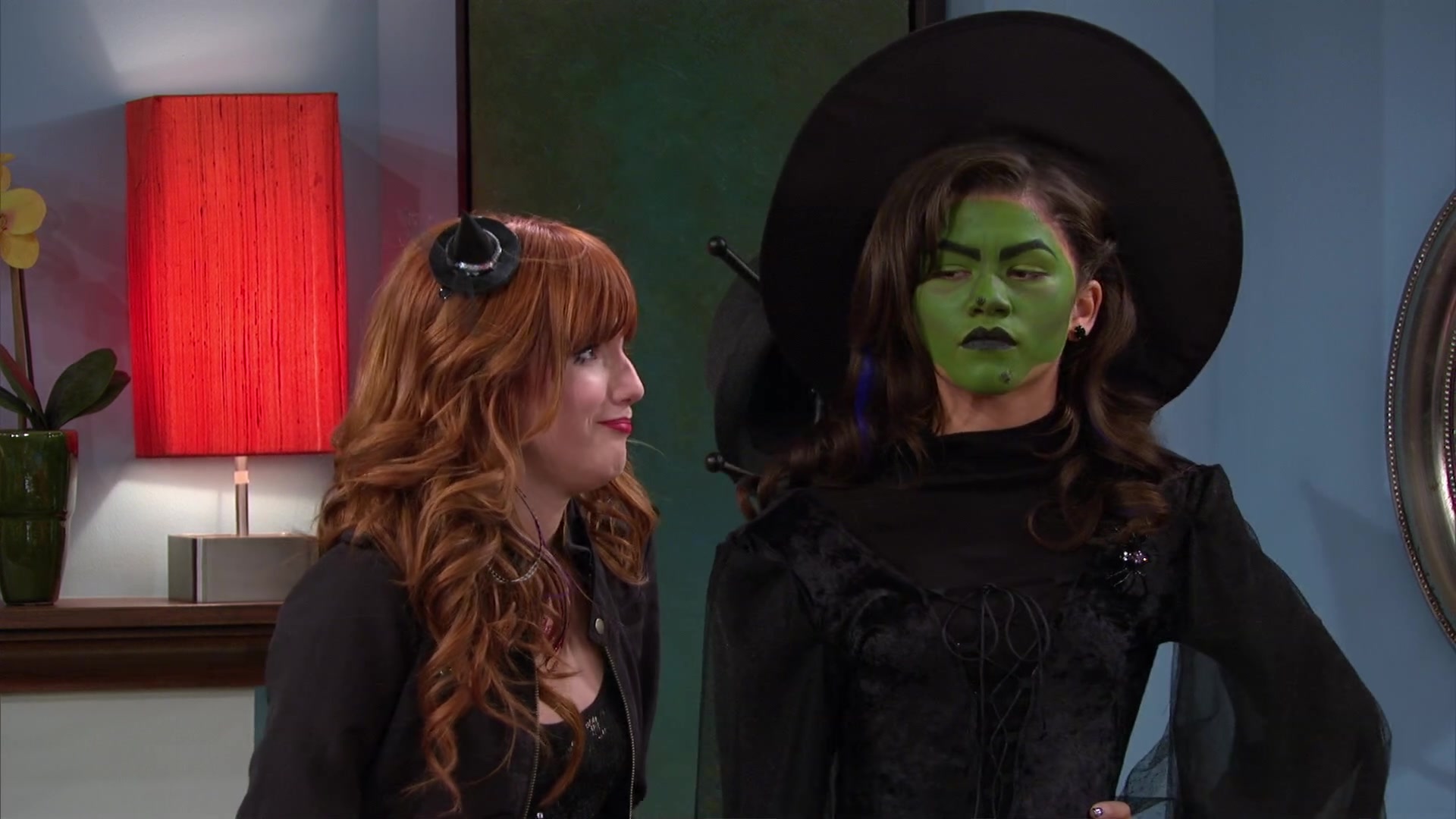 Shake_It_Up_S02E04_Beam_It_Up_1080p_BTD_000131.jpg