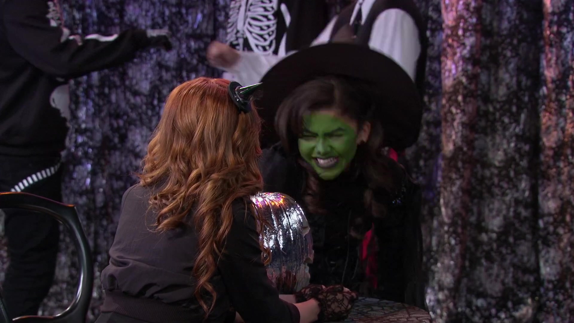 Shake_It_Up_S02E04_Beam_It_Up_1080p_BTD_000516.jpg