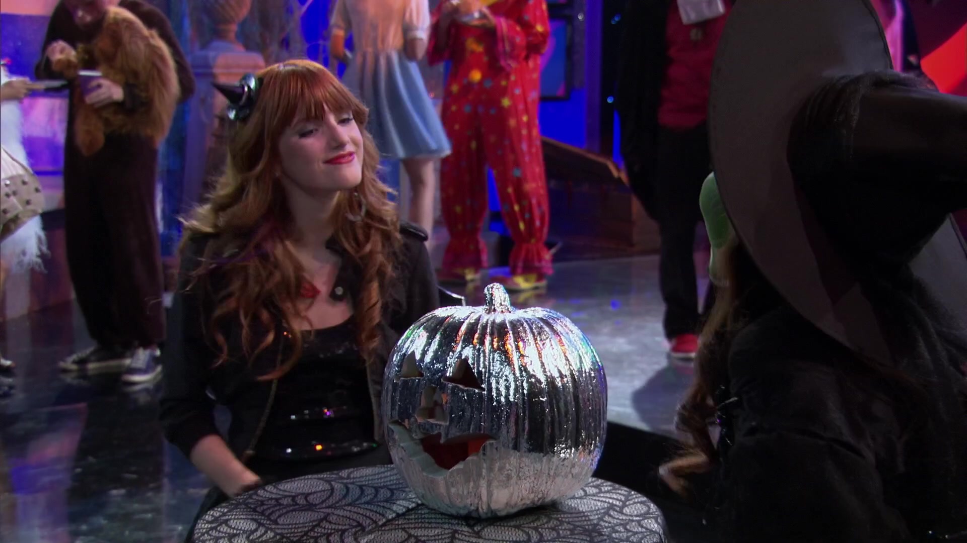 Shake_It_Up_S02E04_Beam_It_Up_1080p_BTD_000518.jpg Shake_It_Up_S02E04_Beam_It_Up_1080p_BTD_000518.jpg