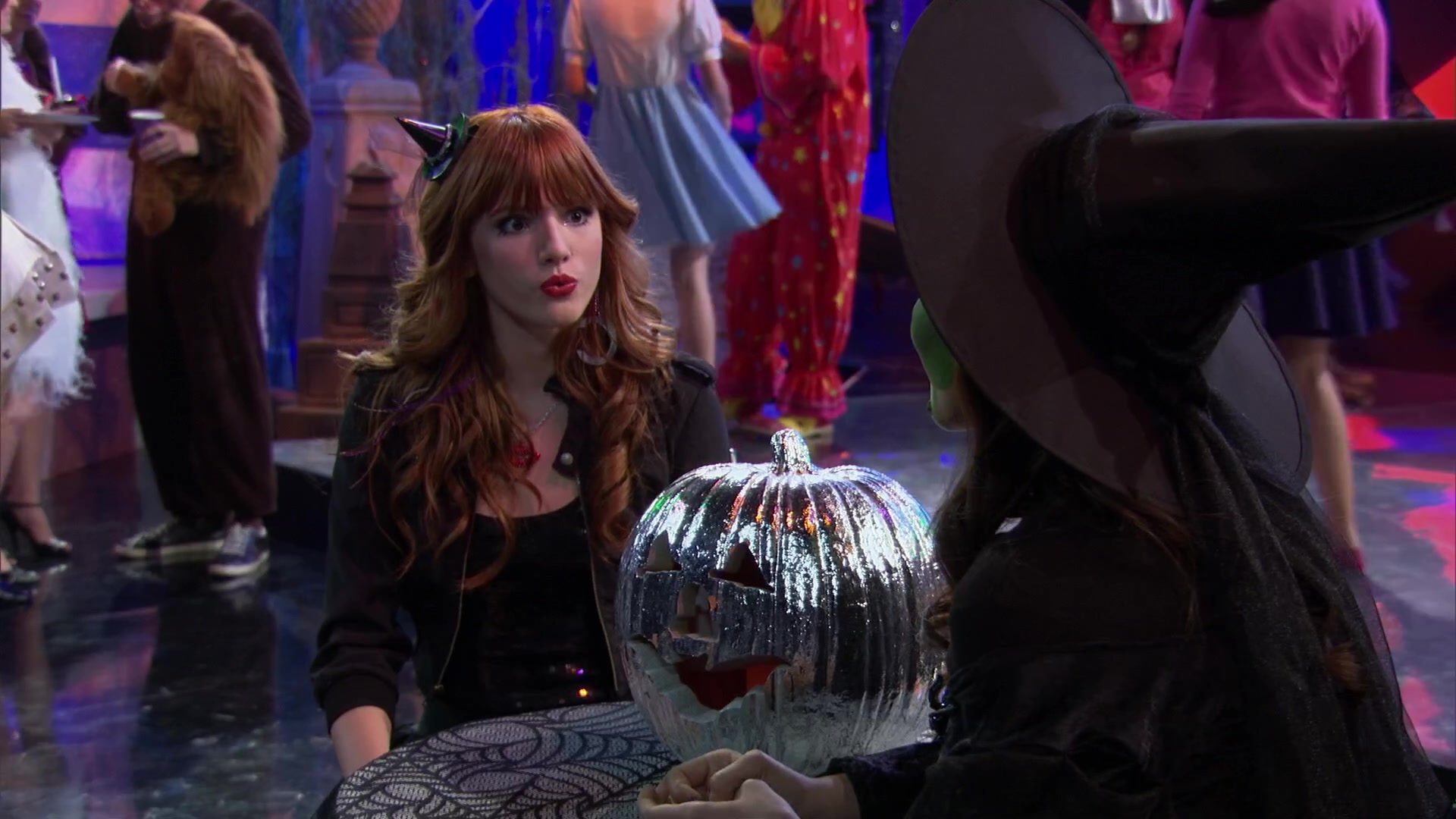 Shake_It_Up_S02E04_Beam_It_Up_1080p_BTD_000525.jpg Shake_It_Up_S02E04_Beam_It_Up_1080p_BTD_000525.jpg