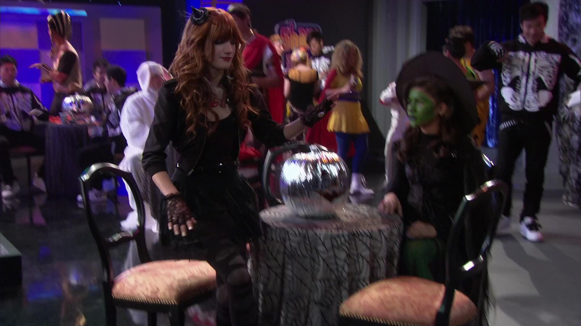 Shake_It_Up_S02E04_Beam_It_Up_1080p_BTD_000558.jpg