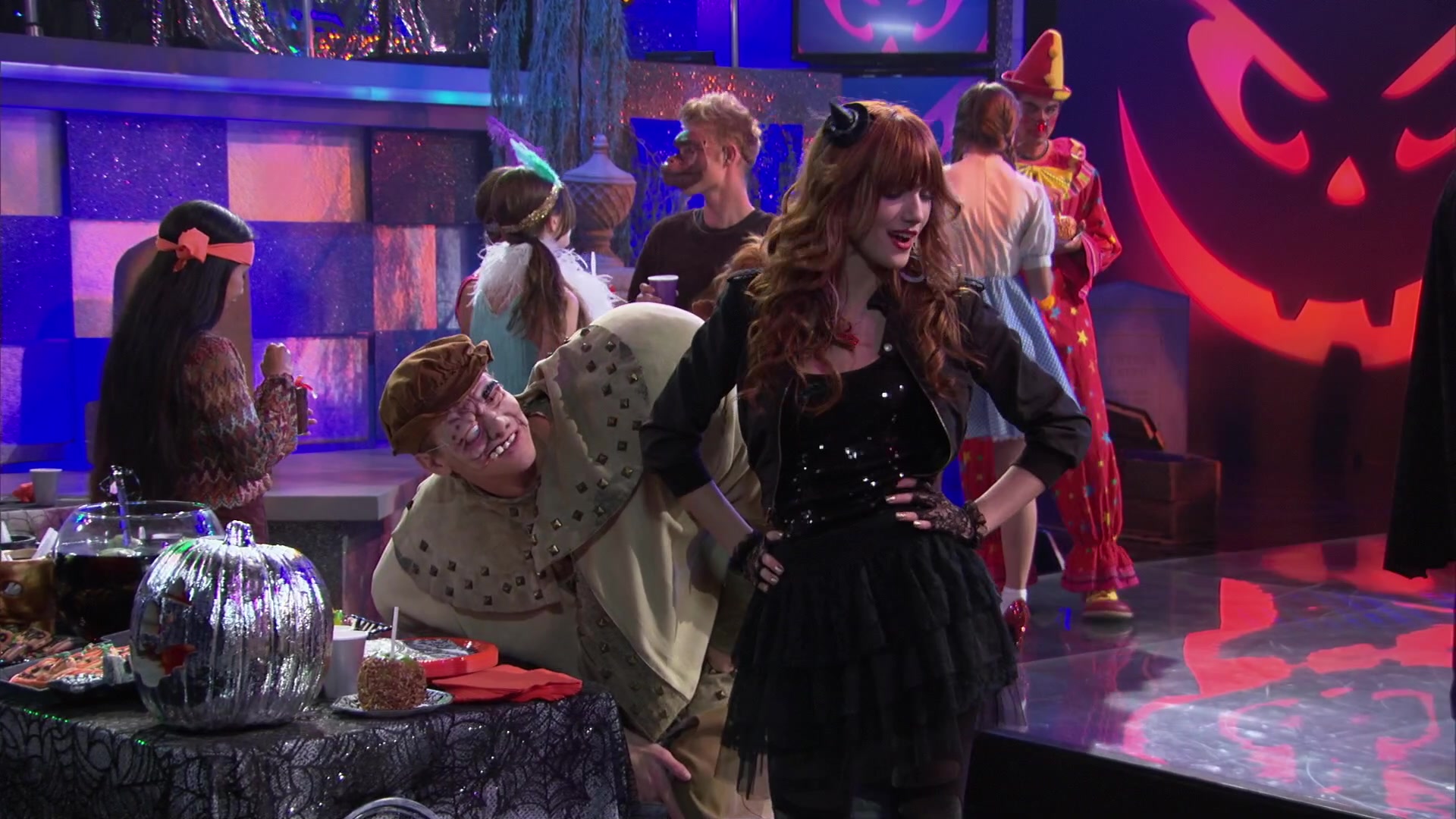 Shake_It_Up_S02E04_Beam_It_Up_1080p_BTD_000577.jpg Shake_It_Up_S02E04_Beam_It_Up_1080p_BTD_000577.jpg
