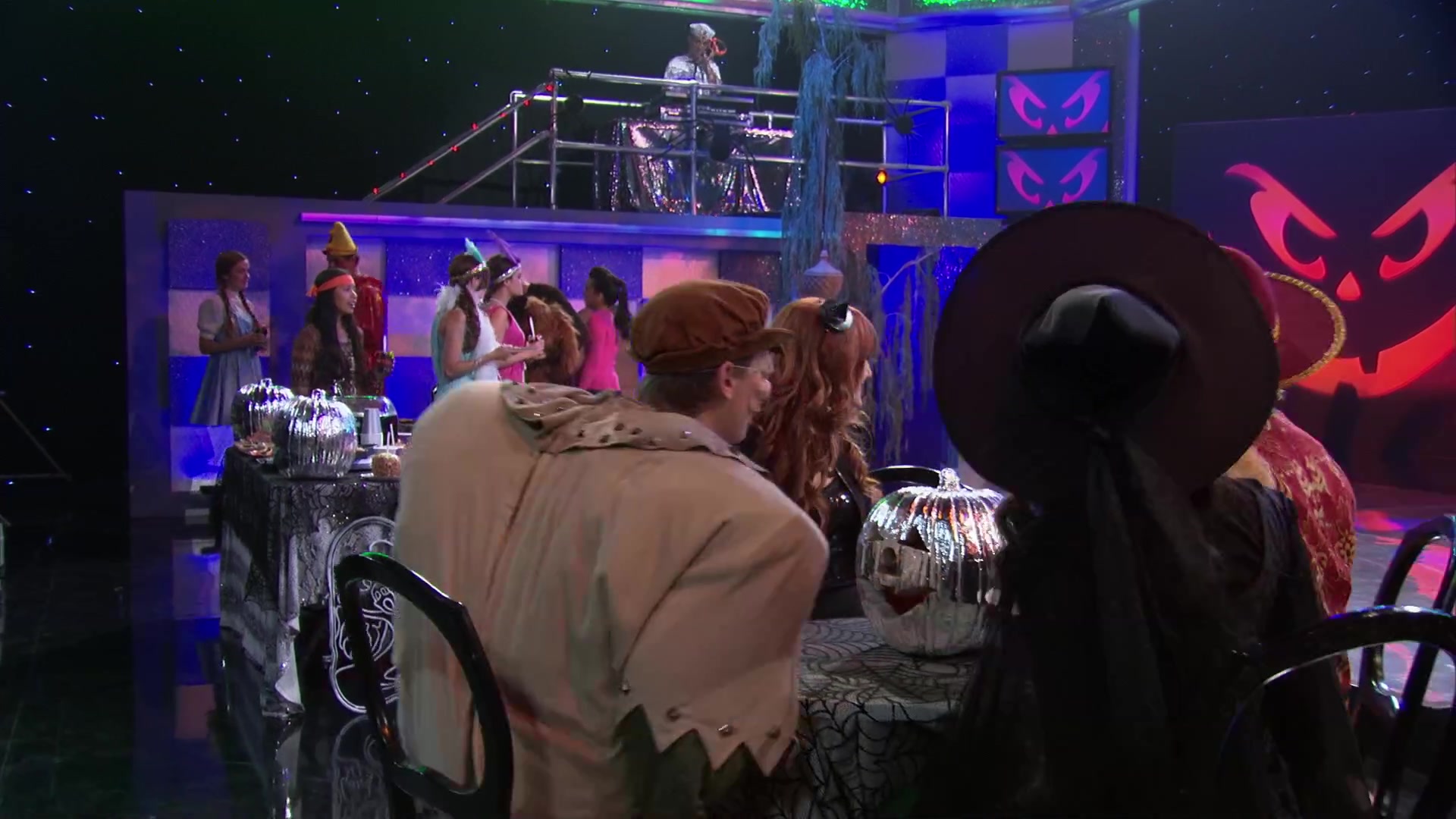 Shake_It_Up_S02E04_Beam_It_Up_1080p_BTD_000599.jpg