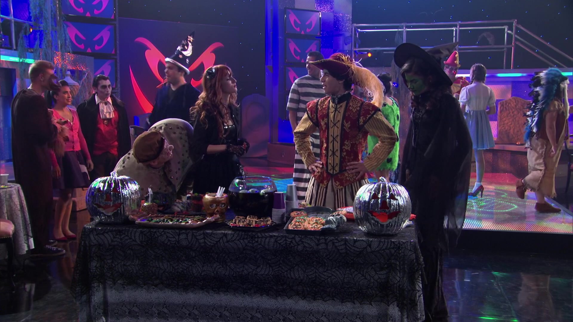 Shake_It_Up_S02E04_Beam_It_Up_1080p_BTD_000967.jpg