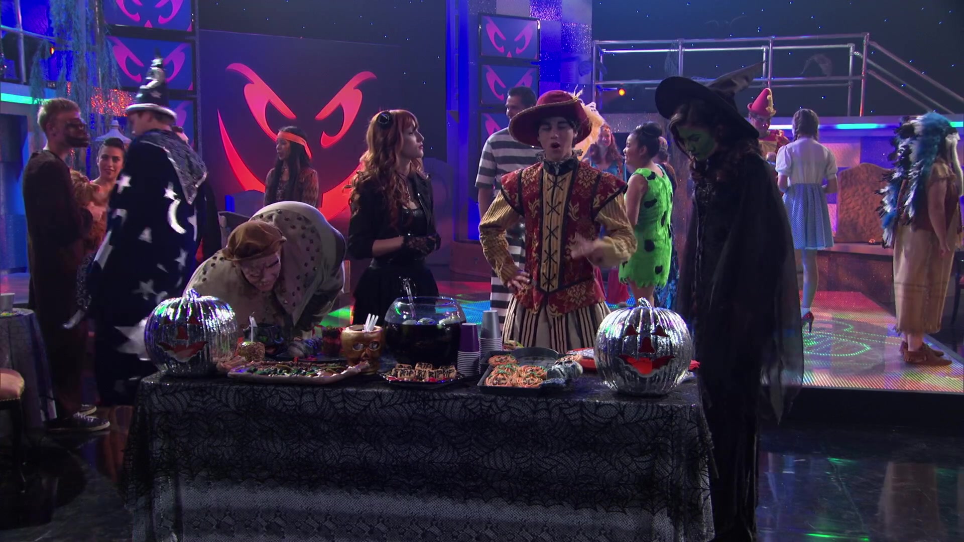 Shake_It_Up_S02E04_Beam_It_Up_1080p_BTD_000969.jpg Shake_It_Up_S02E04_Beam_It_Up_1080p_BTD_000969.jpg