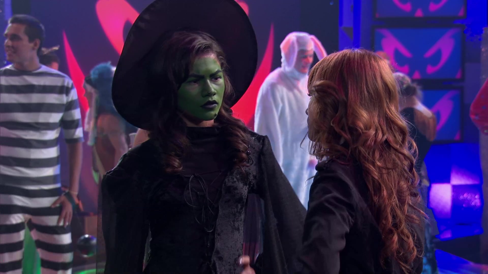 Shake_It_Up_S02E04_Beam_It_Up_1080p_BTD_001016.jpg