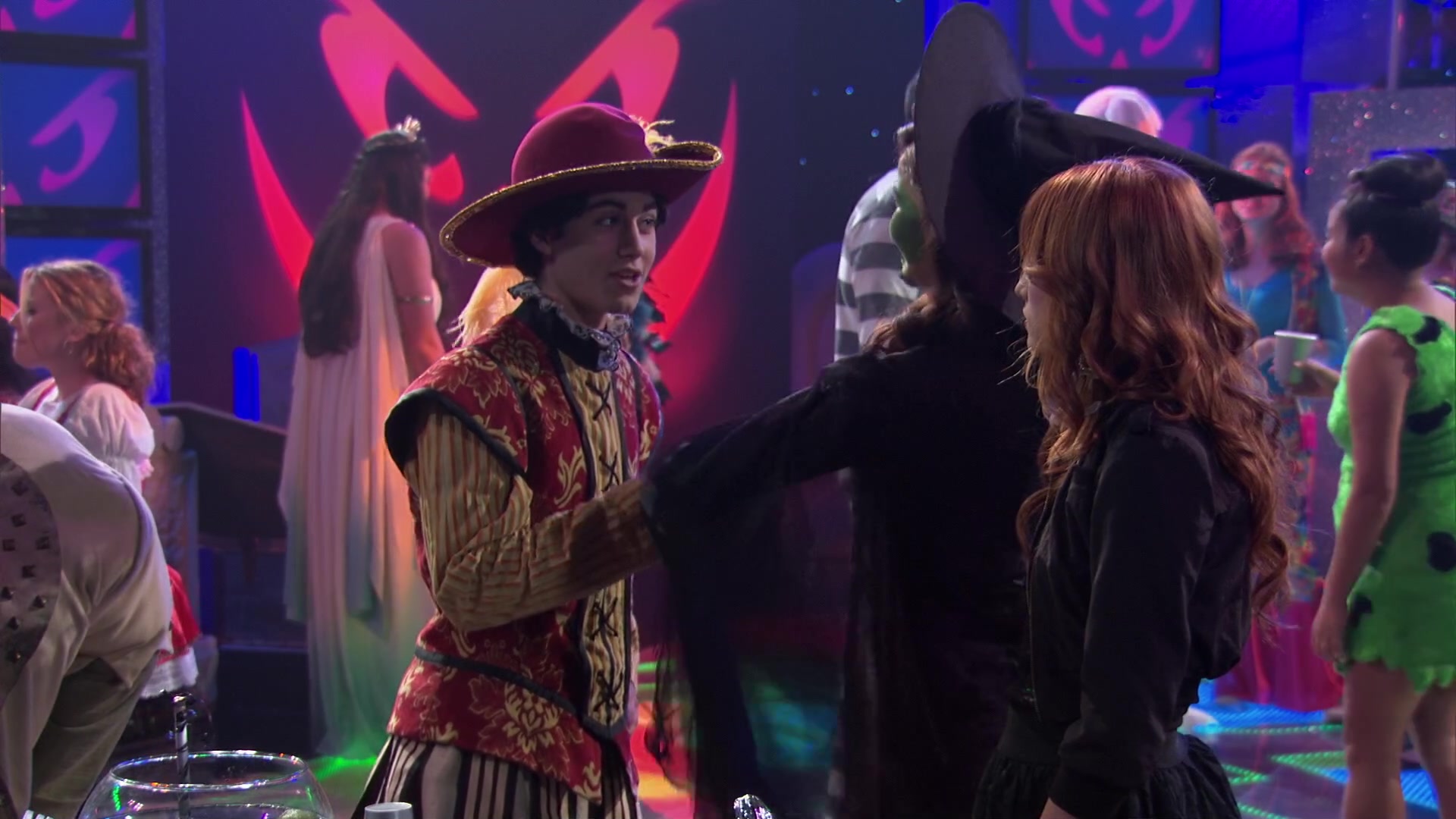 Shake_It_Up_S02E04_Beam_It_Up_1080p_BTD_001065.jpg Shake_It_Up_S02E04_Beam_It_Up_1080p_BTD_001065.jpg