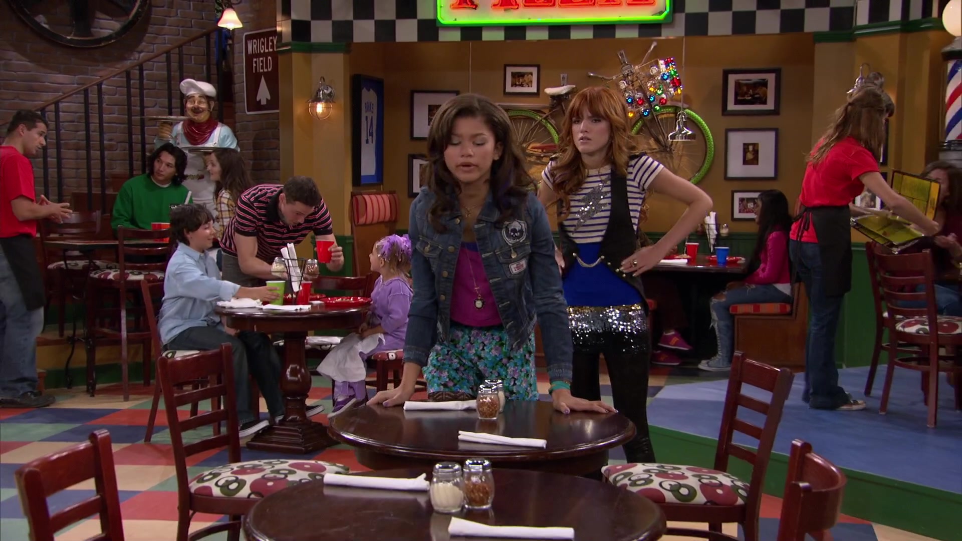 Shake_It_Up_S02E04_Beam_It_Up_1080p_BTD_001349.jpg Shake_It_Up_S02E04_Beam_It_Up_1080p_BTD_001349.jpg