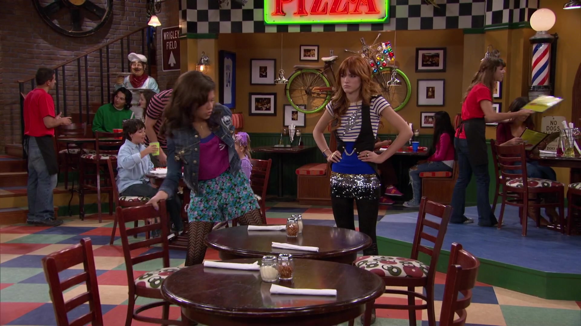 Shake_It_Up_S02E04_Beam_It_Up_1080p_BTD_001353.jpg