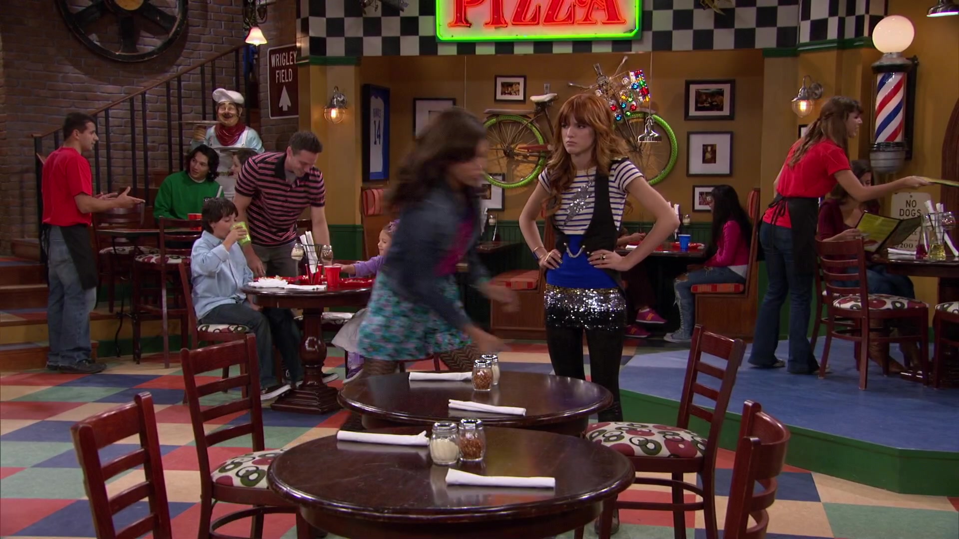 Shake_It_Up_S02E04_Beam_It_Up_1080p_BTD_001354.jpg